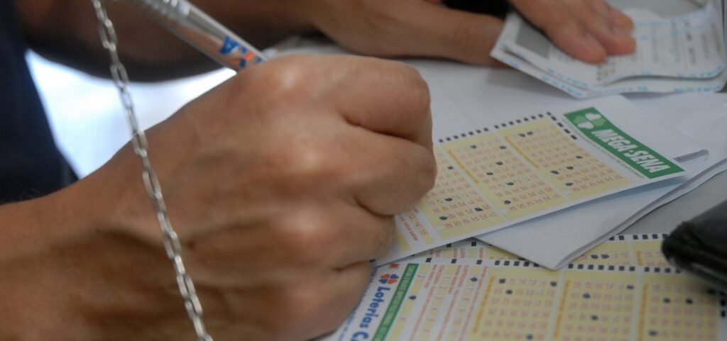 147263,mega-sena-acumula-e-podera-pagar-ate-r-12-milhoes-nesta-terca-feira-3